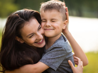 50 frases de feliz aniversário para madrinha que são puro carinho