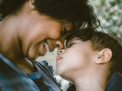 40 frases de aniversário para mãe guerreira que vão encantar a sua