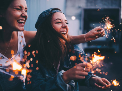 35 frases de feliz aniversário para colega que vão estreitar essa amizade