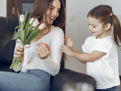 30 frases de aniversário de filha para mãe que homenageiam com amor