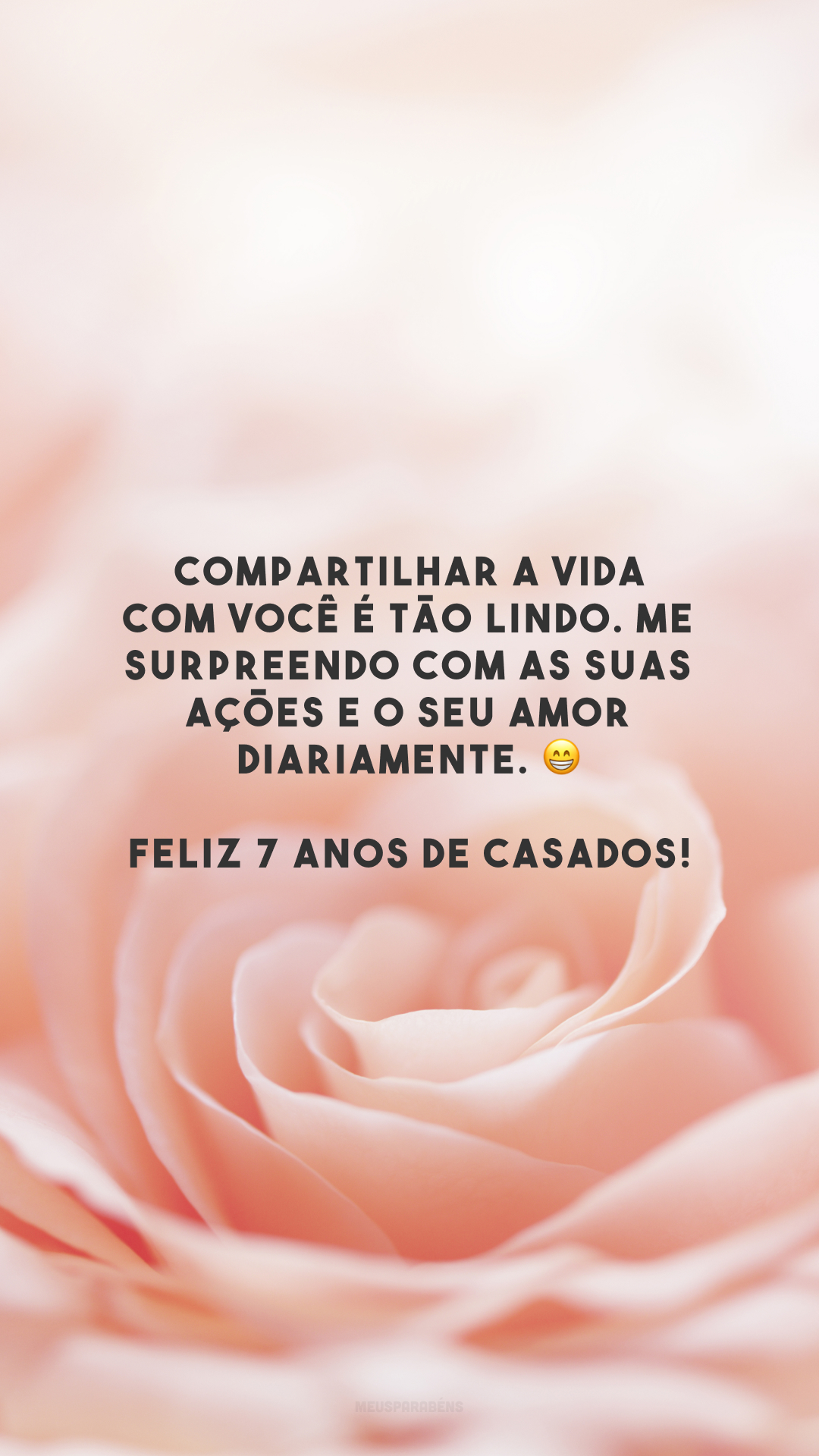 Compartilhar a vida com você é tão lindo. Me surpreendo com as suas ações e o seu amor diariamente. 😁 Feliz 7 anos de casados!